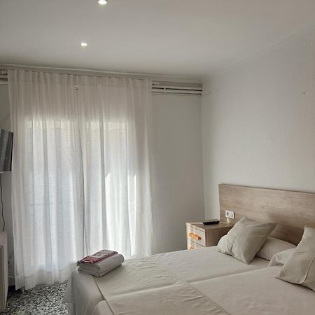 El Port De La Selva Hostal La Tina מראה חיצוני תמונה