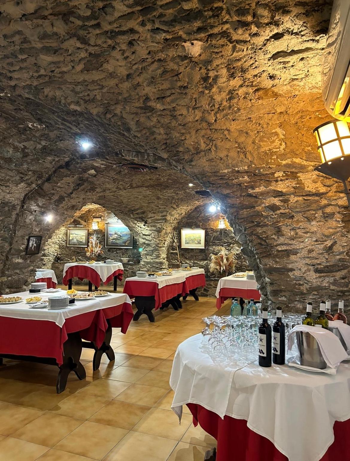 El Port De La Selva Hostal La Tina מראה חיצוני תמונה