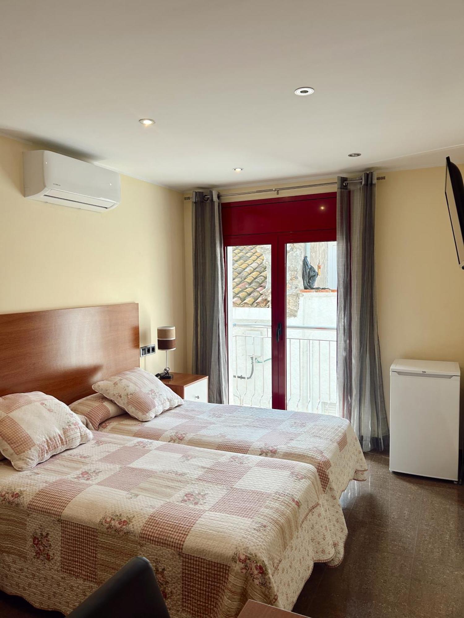 El Port De La Selva Hostal La Tina מראה חיצוני תמונה
