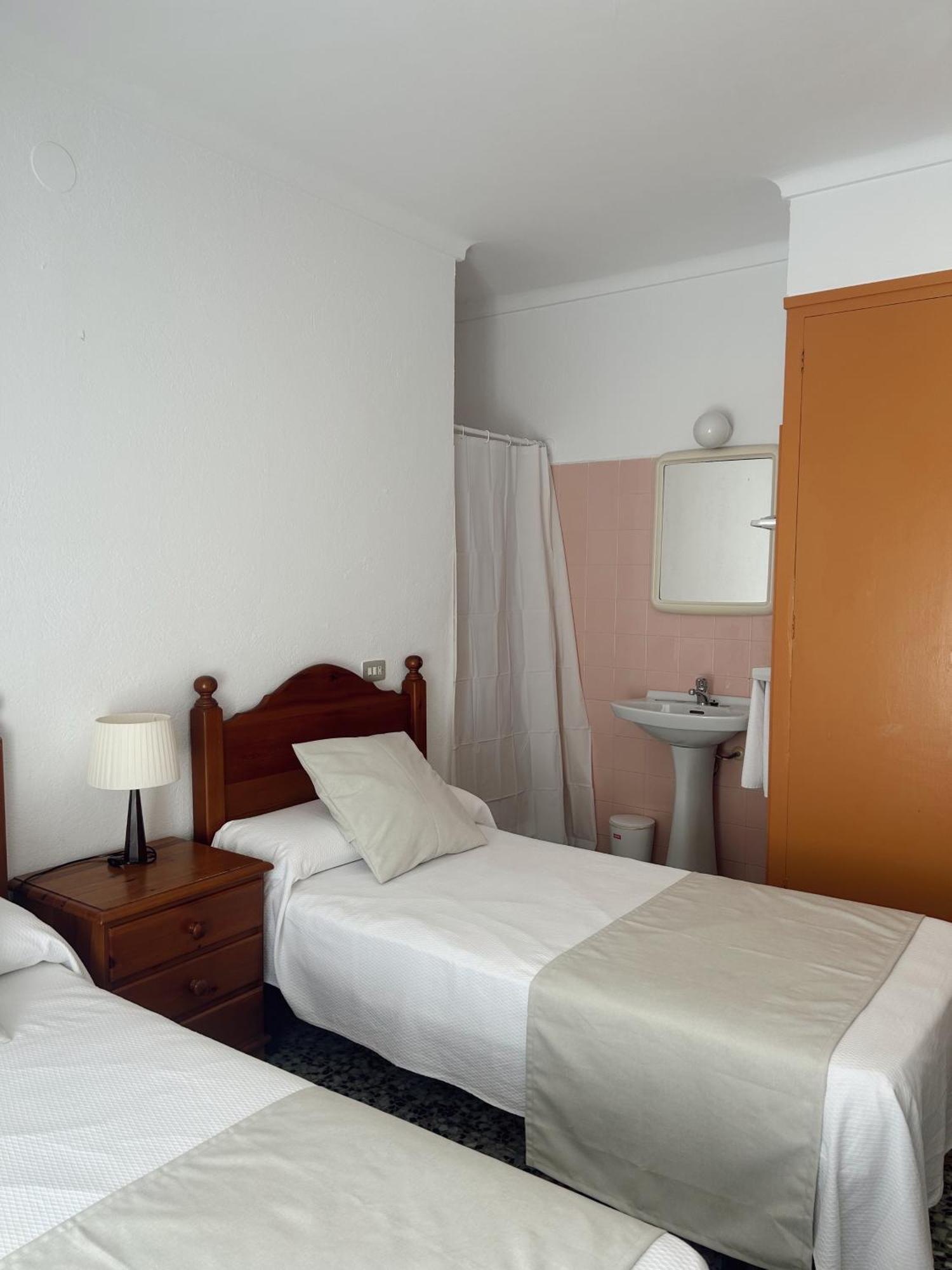 El Port De La Selva Hostal La Tina מראה חיצוני תמונה